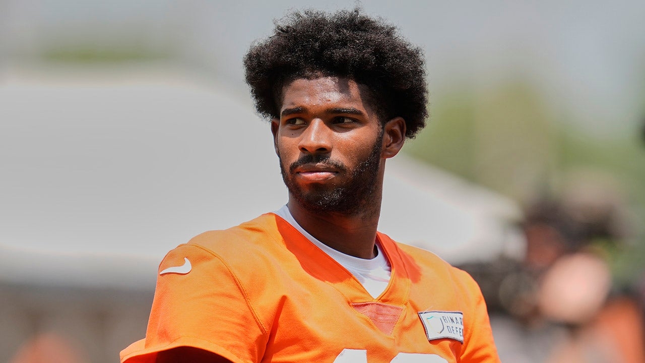 Browns superfan WWE star shares words of wisdom for Shedeur Sanders