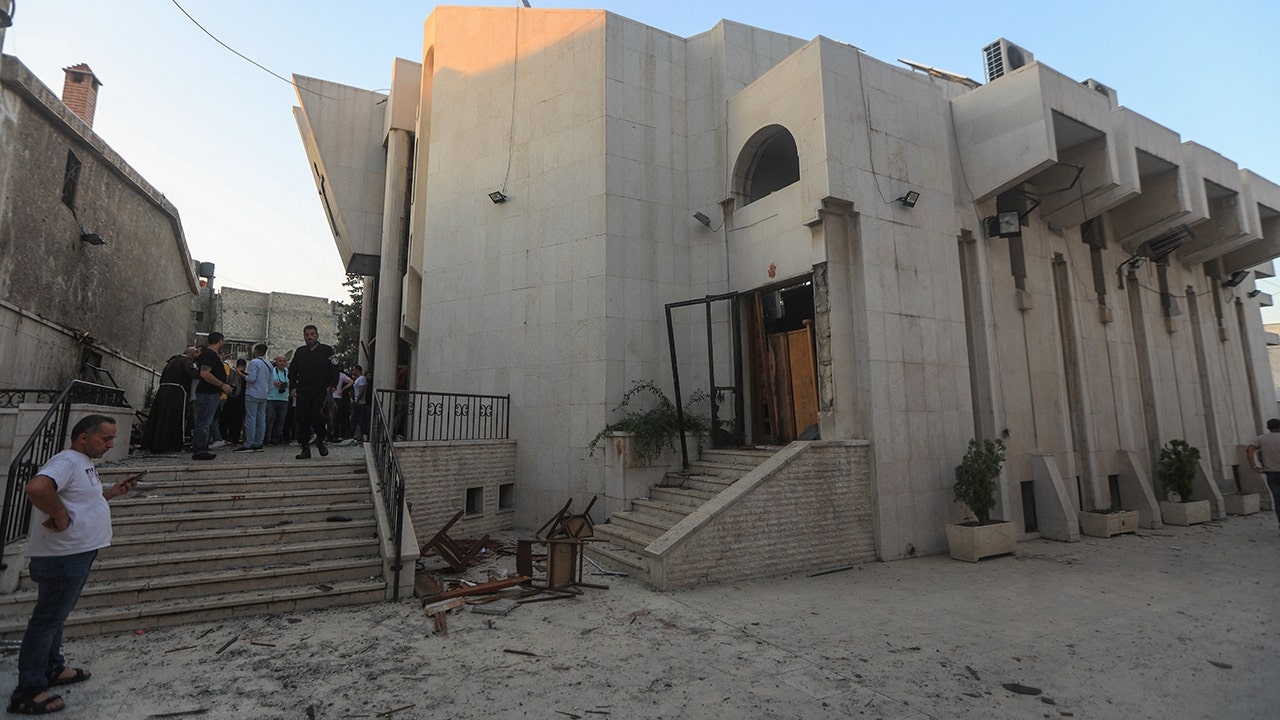 Suicide bomber strikes Syrian church near Damascus during mass
