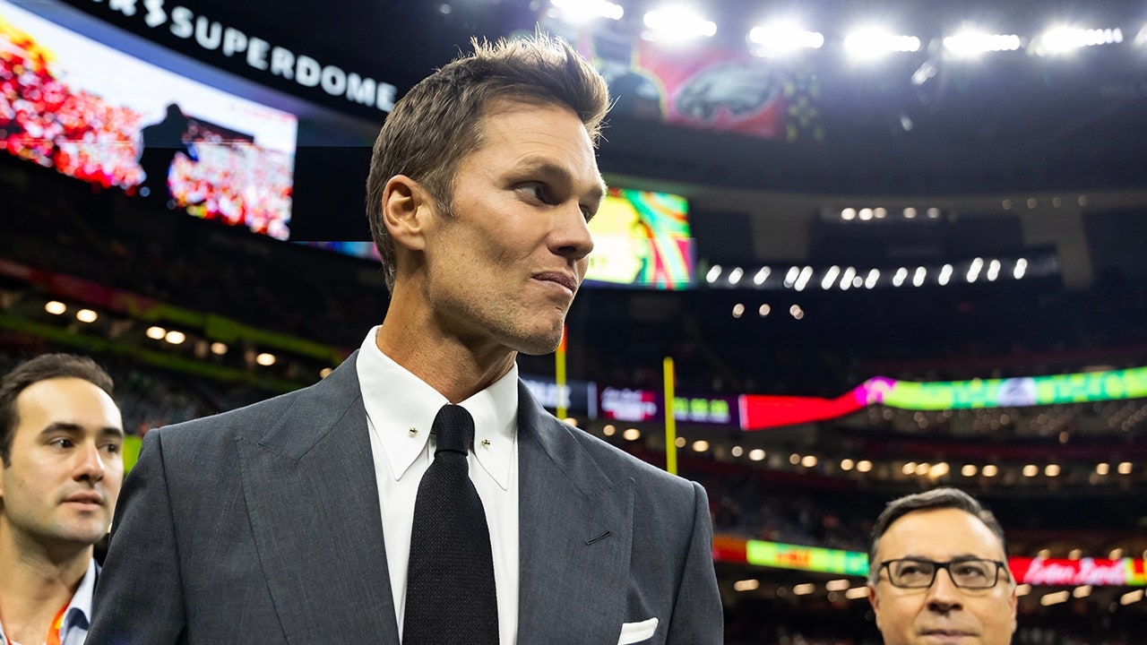 Tom Brady reveals why he won't 'throw shade' at Patrick Mahomes, NFL stars from broadcast booth
