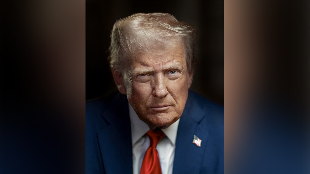 Trump's fresh White House portrait sparks interest amid controversy over National Portrait Gallery leadership