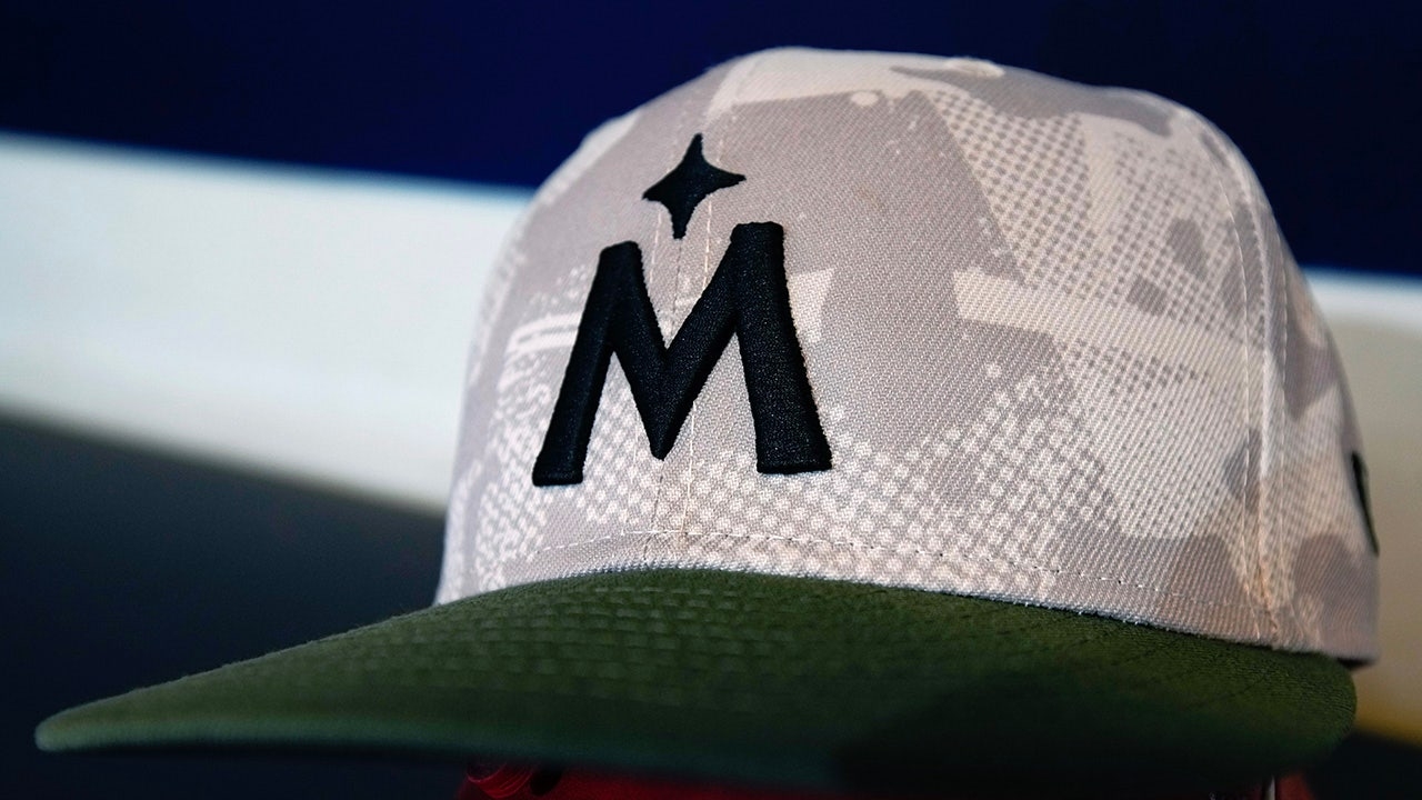 Minnesota teams pay tribute after shooting of Democratic politicians, spouses