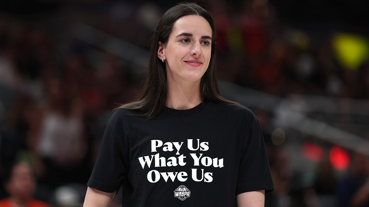 Sparks' Kelsey Plum swipes Caitlin Clark, her All-Star team over statement T-shirts