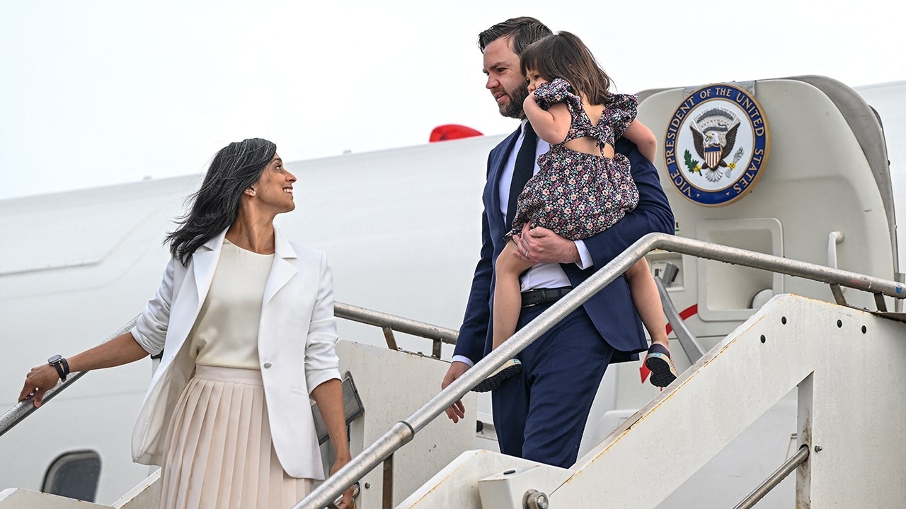 Bluesky liberals celebrate JD Vance being booed with his kids at Disneyland