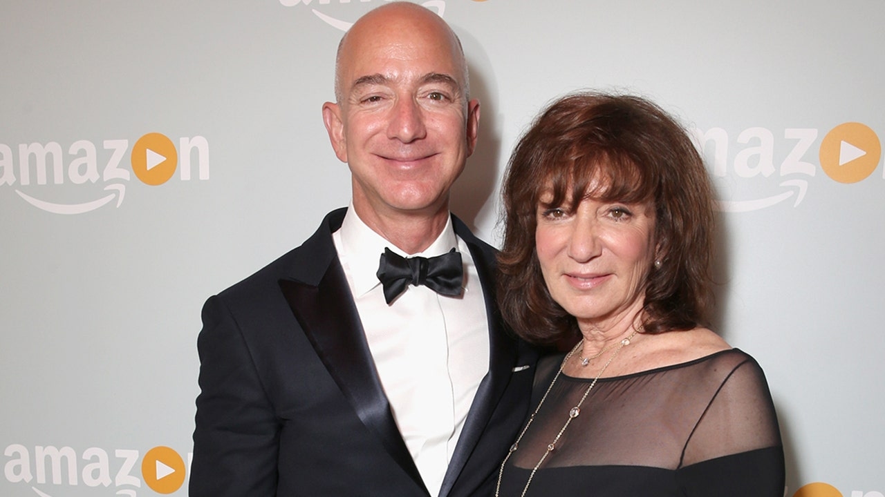 Jeff Bezos' mom's death spotlights Lewy body dementia symptoms and risks