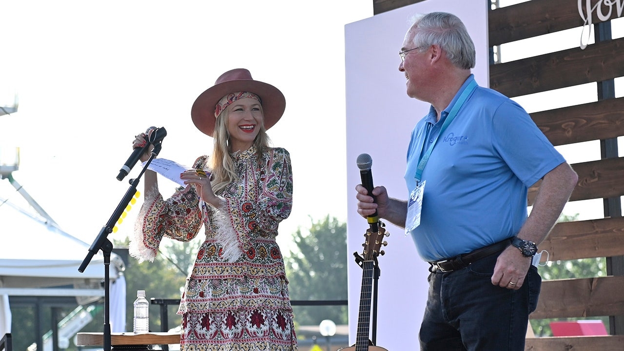 Former Kroger CEO must explain reason for resignation to court in pop star Jewel's ongoing lawsuit