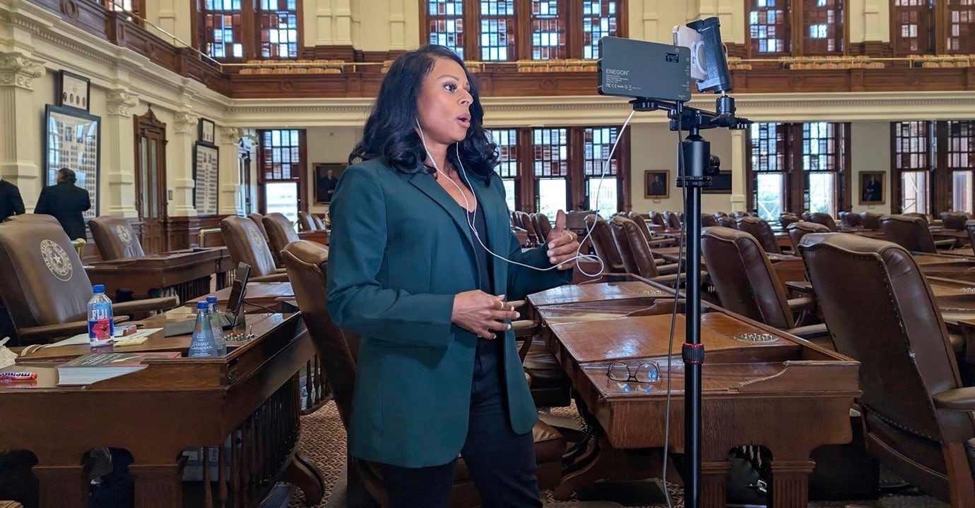 Dem Texas lawmaker spends night on state House floor after refusing GOP-mandated police escort
