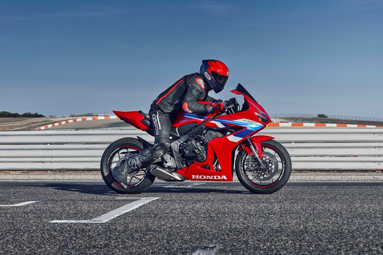 Honda Introduces 2025 CB650R and CBR650R with E-Clutch in India