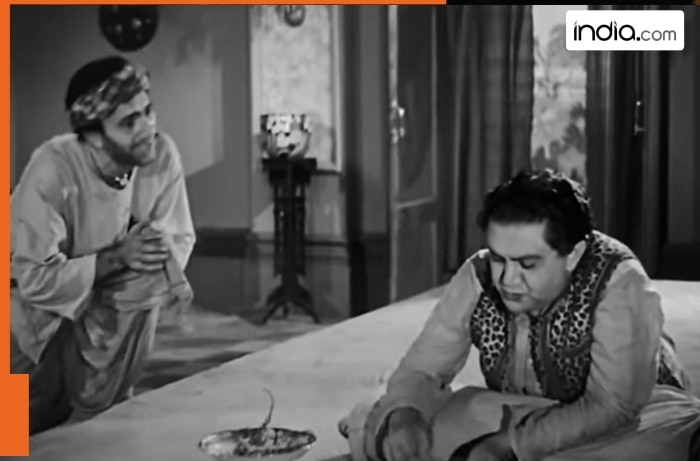 This movie won first Filmfare Award, it was biggest hit in the 50s, there's a big twist in story; Movie name is..., also stars...