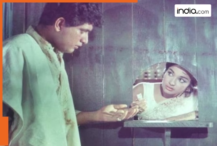 Made in Rs 1.5 crore, this film was made on PM's suggestion, became blockbuster, earned Rs..., Shashi Kapoor was replaced due to..