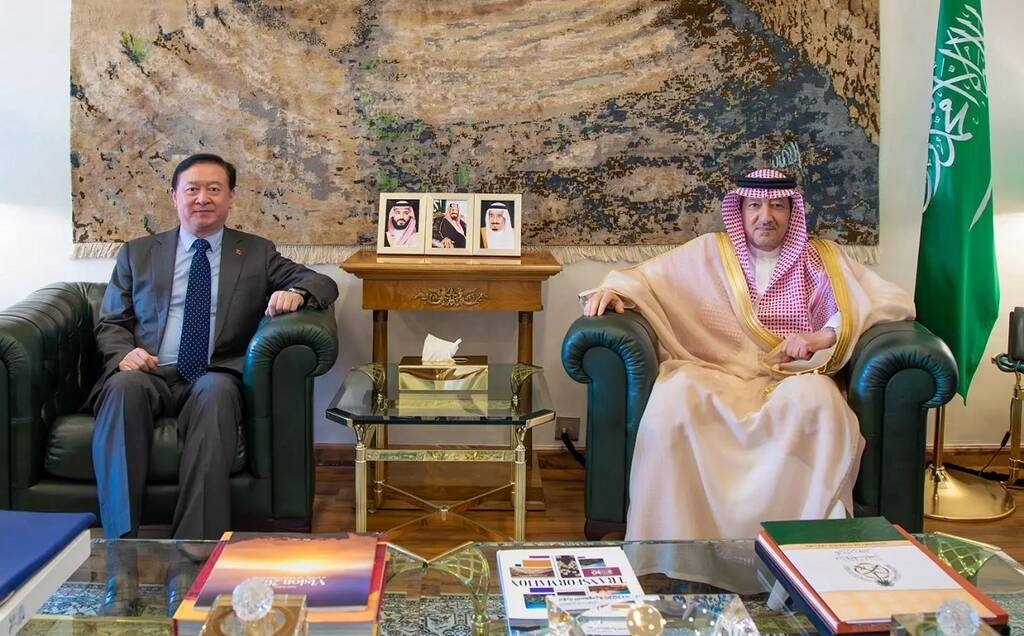 السعودية تبحث تعزيز العلاقات مع السفير الصيني