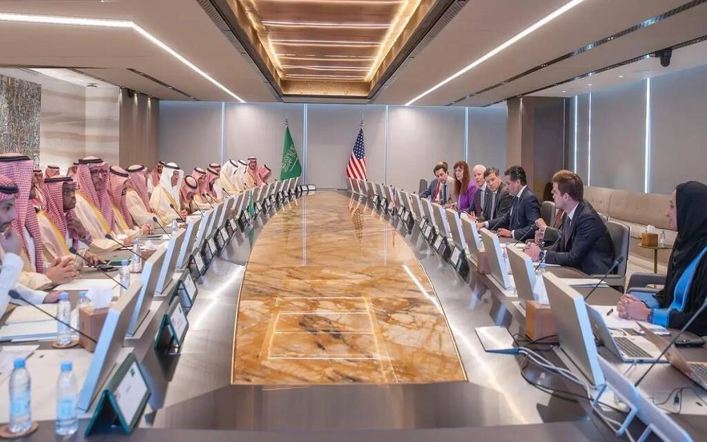 السعودية وأمريكا تبحثان التعاون بمجالات البترول والهيدروجين والطاقة النووية