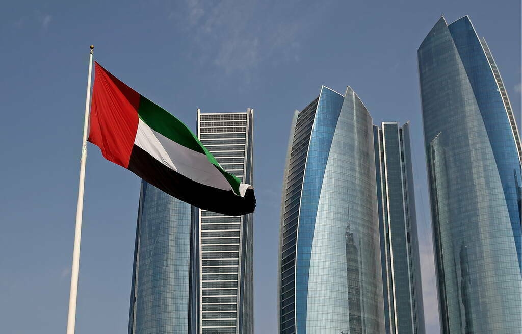 تباطؤ نمو القطاع غير النفطي بالإمارات لأدنى مستوى منذ أغسطس 2021