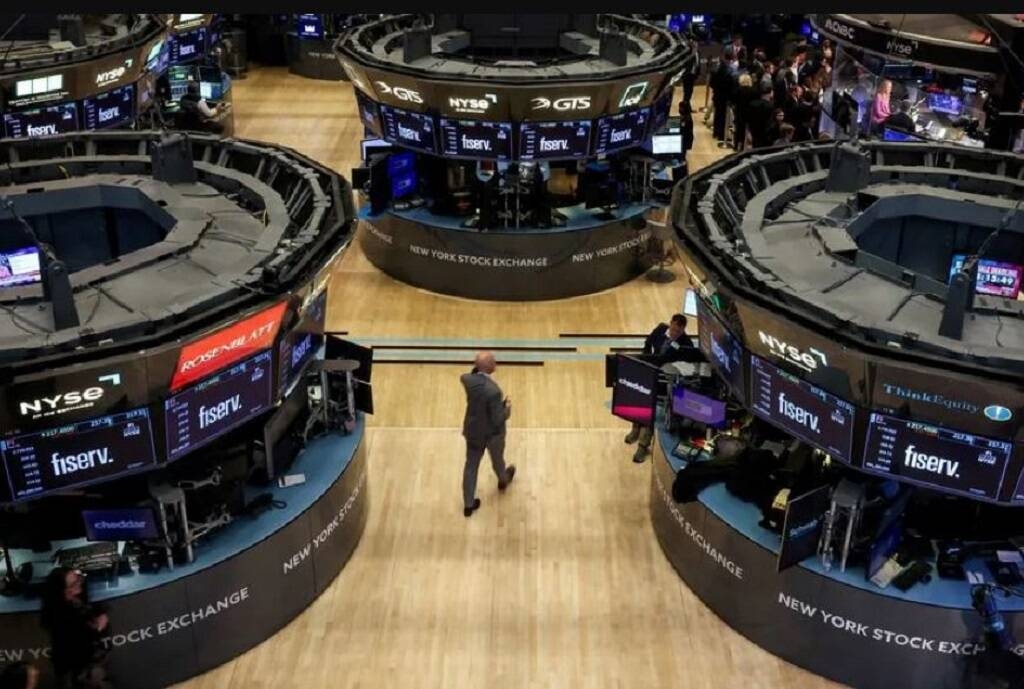 نزيف حاد يجتاح الأسهم الأمريكية بالمستهل بفعل رسوم ترامب الجمركية