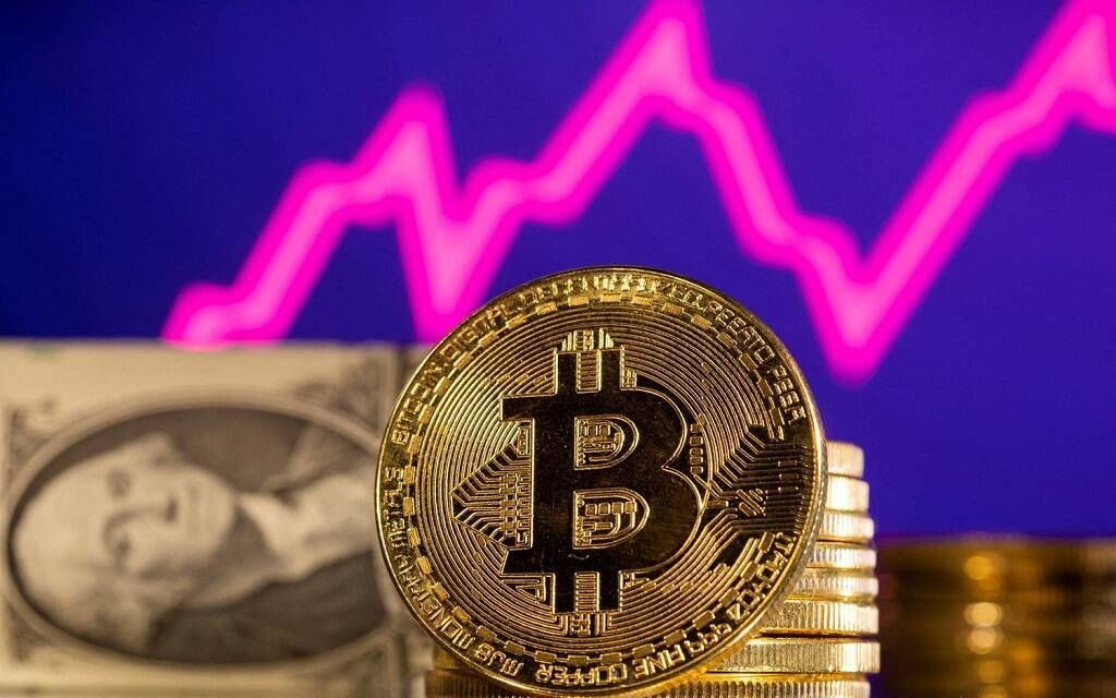 "بتكوين" تهبط إلى ما دون 80 ألف دولار مع مخاوف ركود الاقتصاد الأمريكي