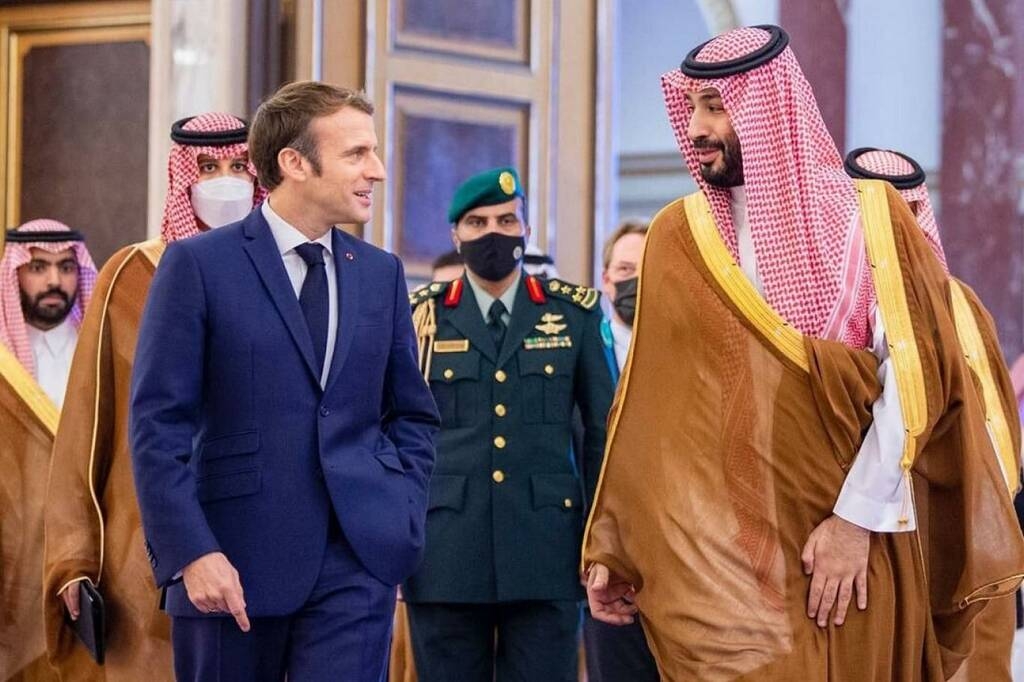 تفاصيل اتصال ولي العهد والرئيس الفرنسي بشأن التطورات بين إيران وإسرائيل