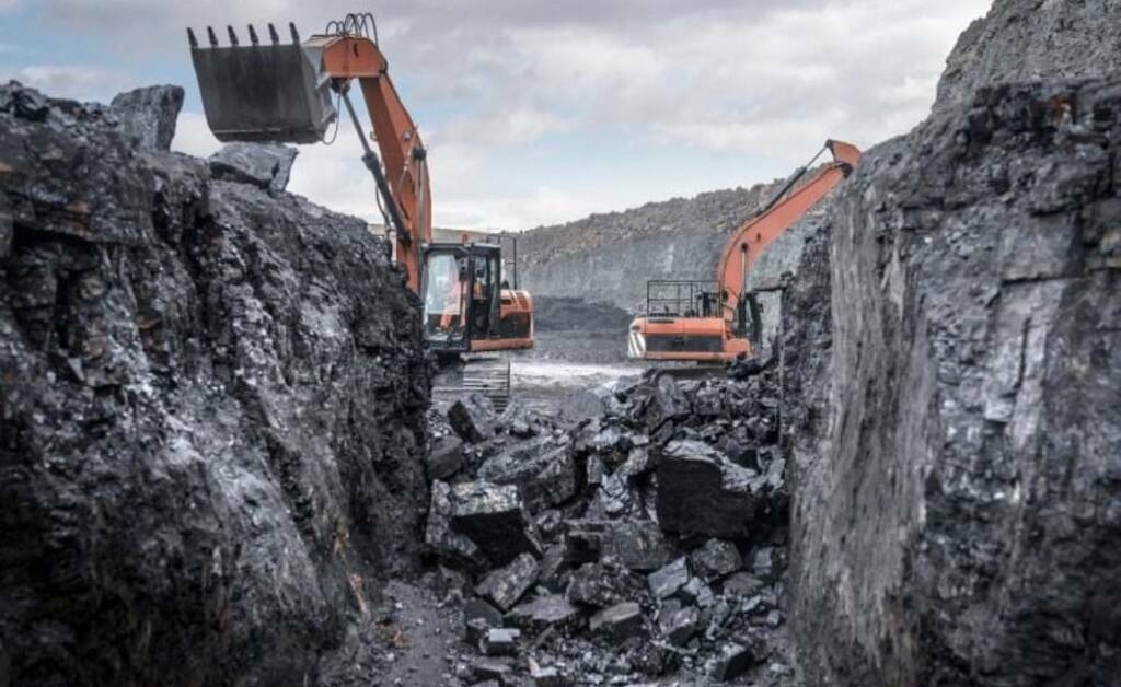 البنوك تضخ 385 مليار دولار بالفحم رغم تعهدات المناخ.. و"قمة غلاسكو" بلا أثر