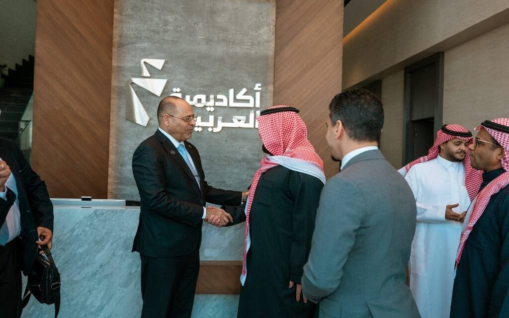 وزير العمل المصري يبحث مع أكاديمية العربية بالسعودية فرص تأهيل الشباب لسوق العمل