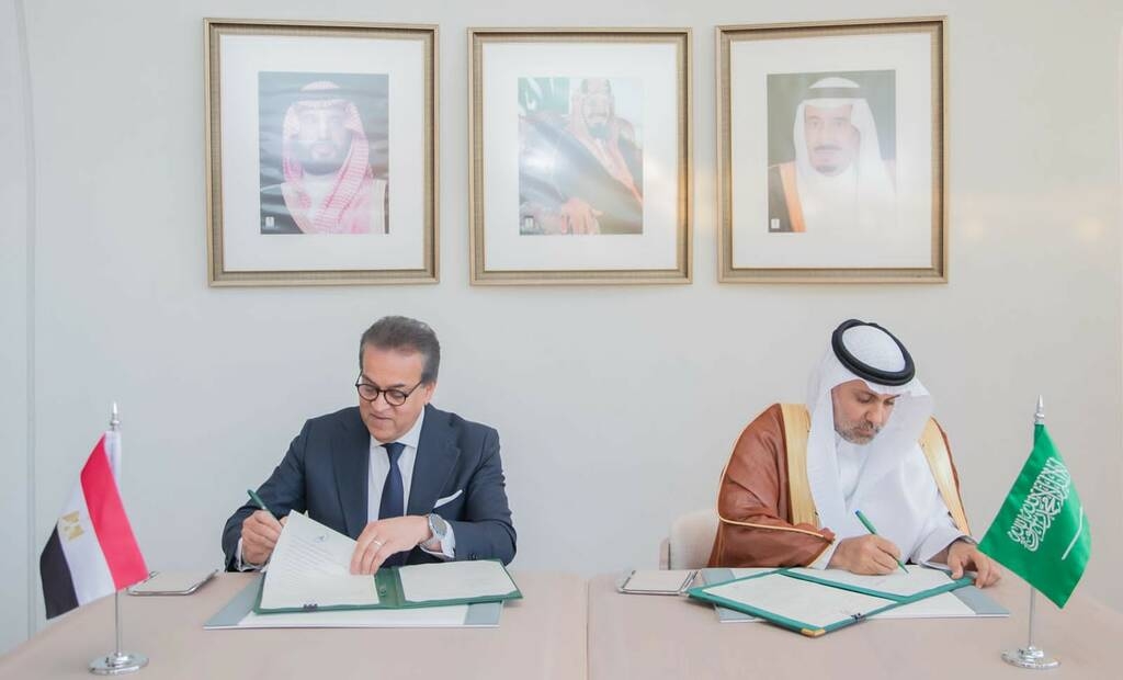 مصر والسعودية توقعان مذكرة تفاهم لتعزيز التعاون في قطاع الصحة