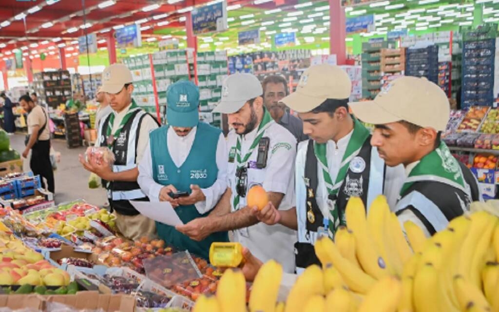 "الكشافة" يساندون وزارة التجارة في مراقبة الأسعار بمكة المكرمة والمشاعر