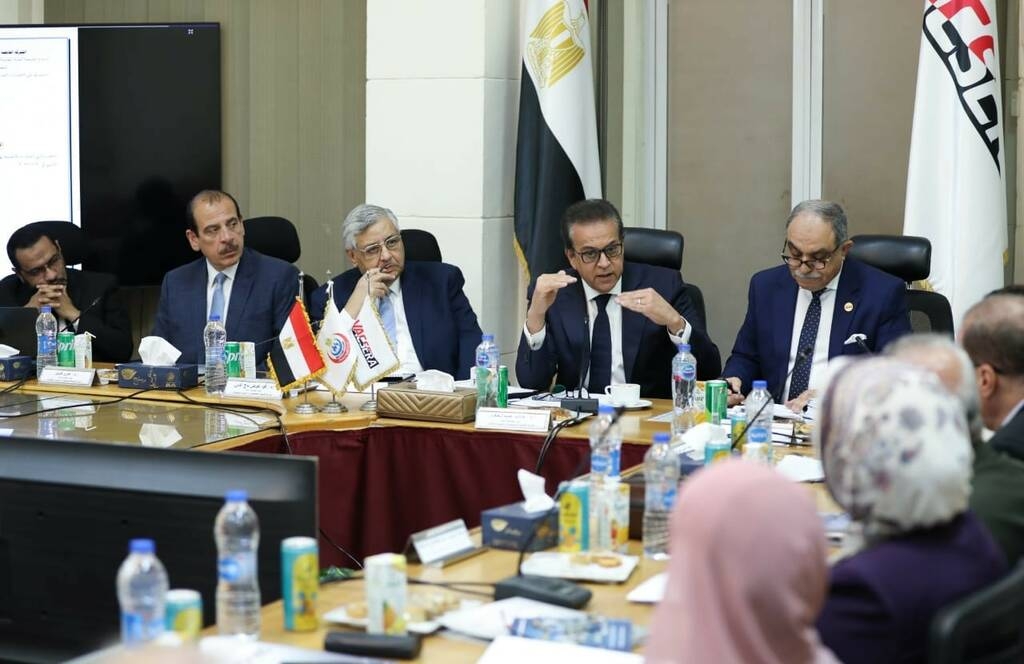 وزير الصحة يبحث زيادة رأس مال "ڤاكسيرا" وتوسيع استثماراتها