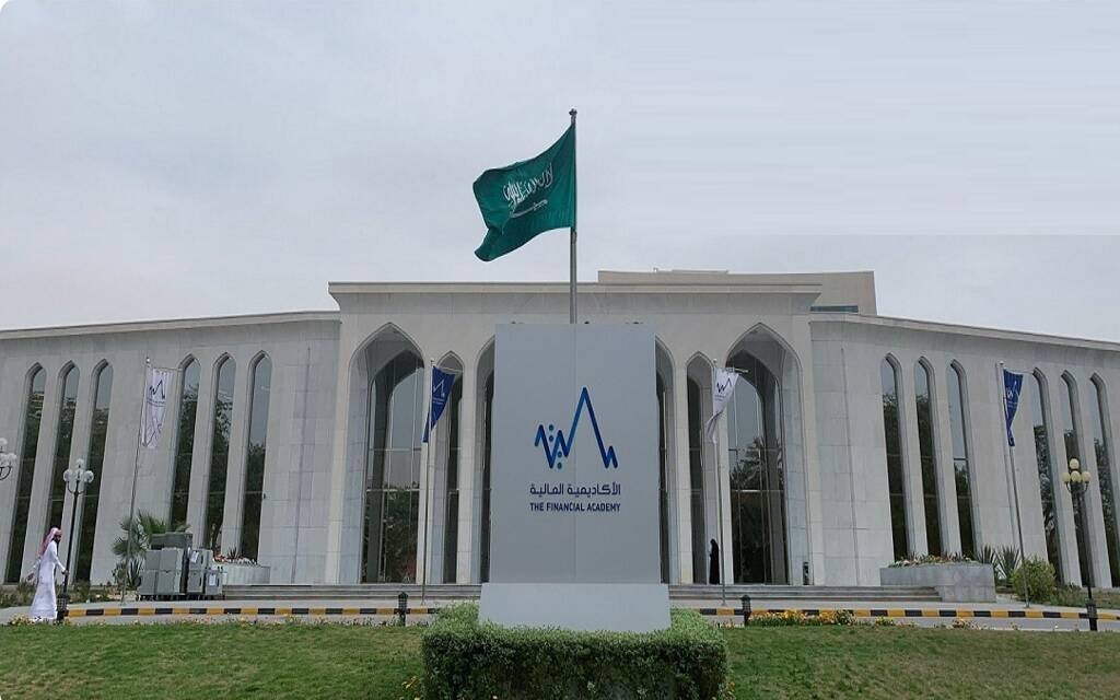 تقرير: 40% من المهارات بالقطاع المالي بالسعودية ستحتاج إلى إعادة تأهيل في 2030