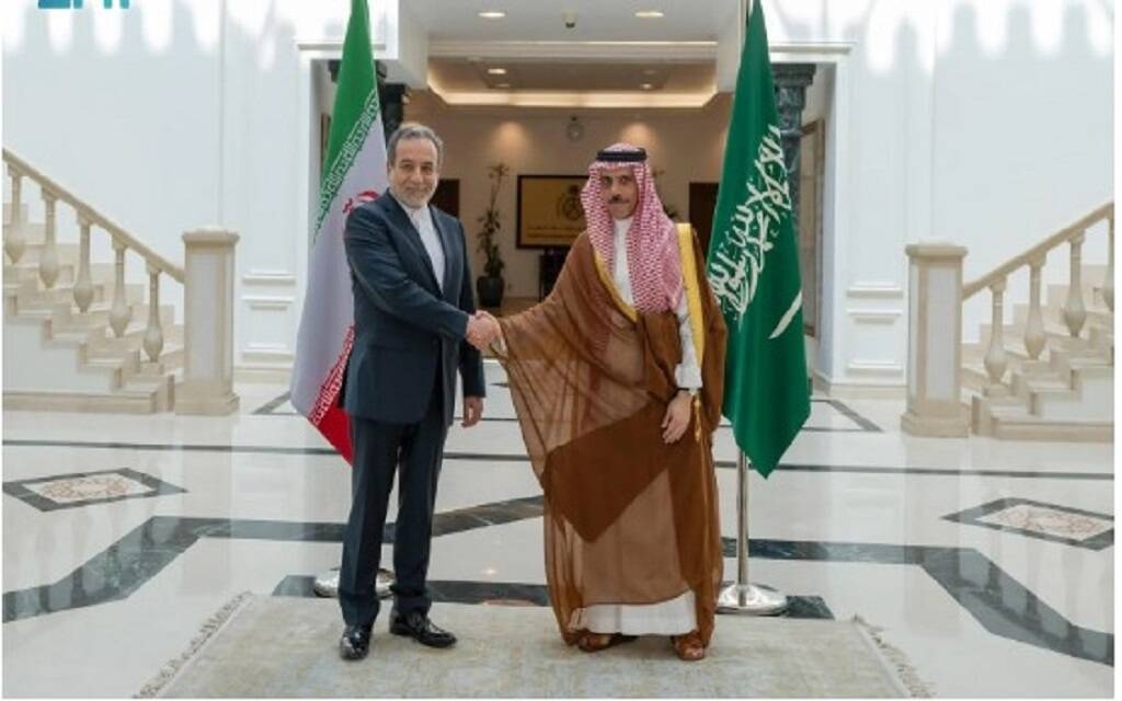 وزير الخارجية يستقبل نظيره الإيراني ويبحثان تعزيز التعاون والتطورات الإقليمية