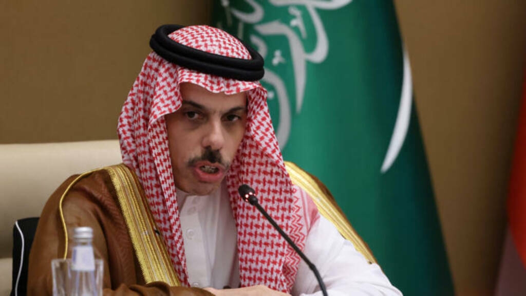 وزير الخارجية يبحث مع مسؤولي الاتحاد الأوروبي وإيطاليا تطورات الأوضاع الإقليمية