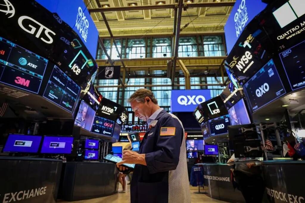صناديق الأسهم الأمريكية تجذب أول تدفقات مع تحسن معنويات المستثمرين