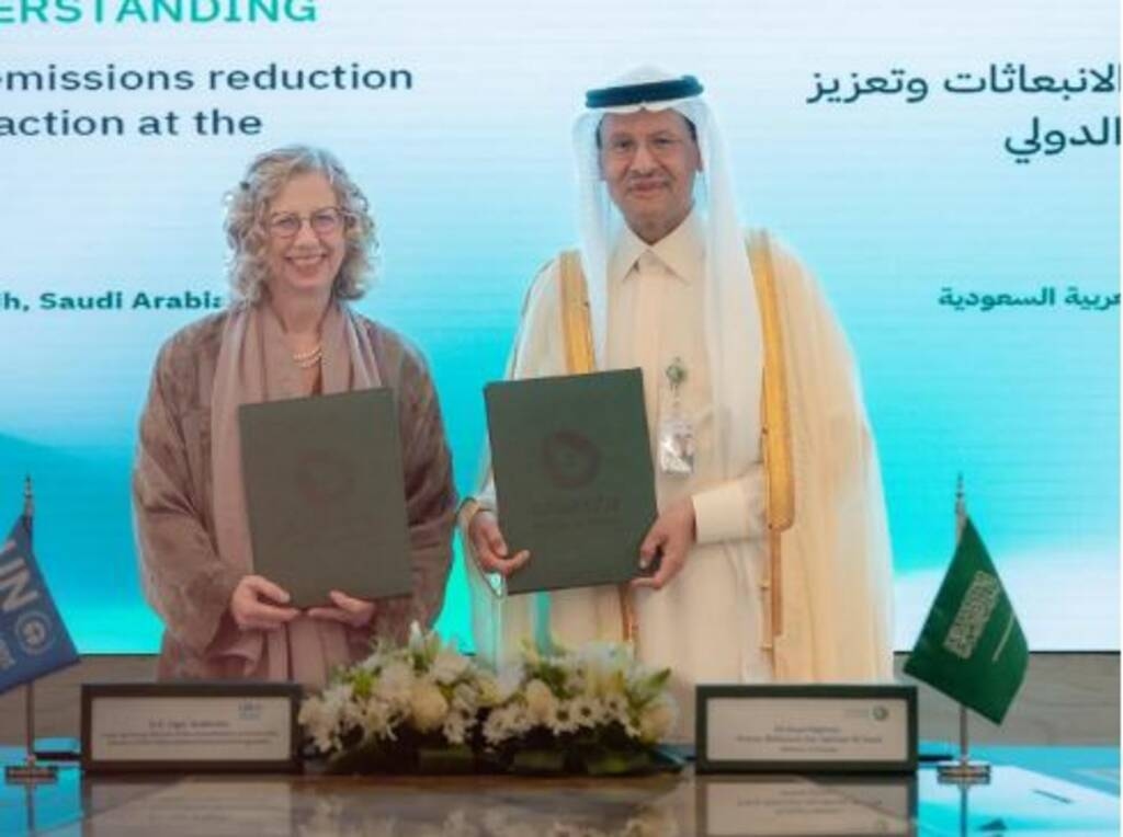 وزير الطاقة السعودي يوقع مذكرة لخفض الانبعاثات على المستوى الدولي