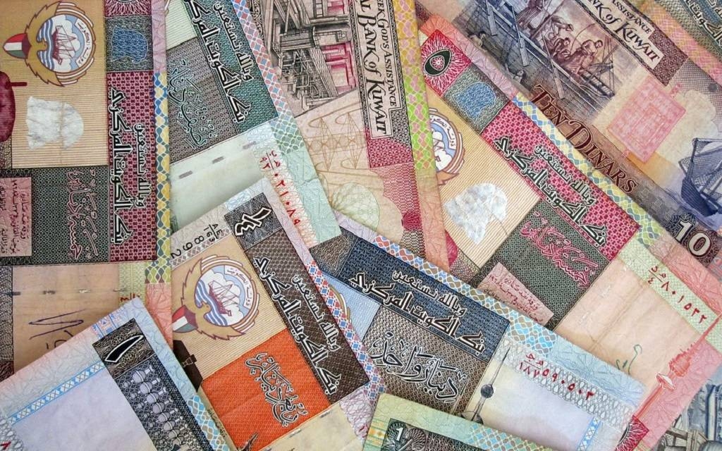 الدينار الكويتي يرتفع أمام 7 عملات في مقدمتها الين
