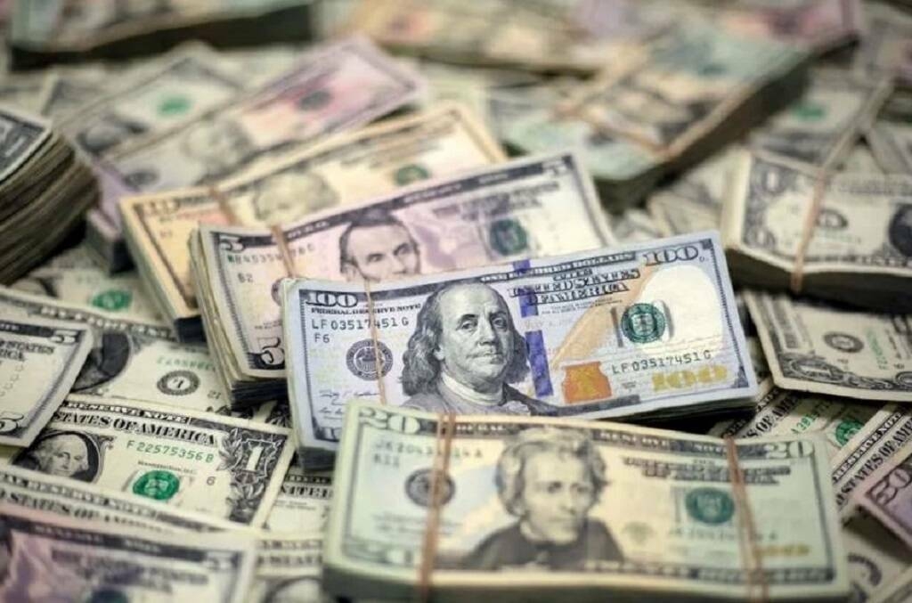 سعر الدولار مقابل الجنيه المصري يتراجع لأقل من 50 جنيهاً للشراء اليوم الاثنين