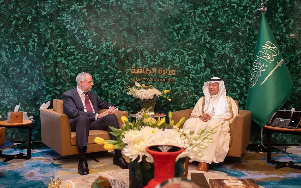 وزير الطاقة يبحث مع رئيس "COP30" التعاون ومبادرات المملكة بمجال العمل المناخي