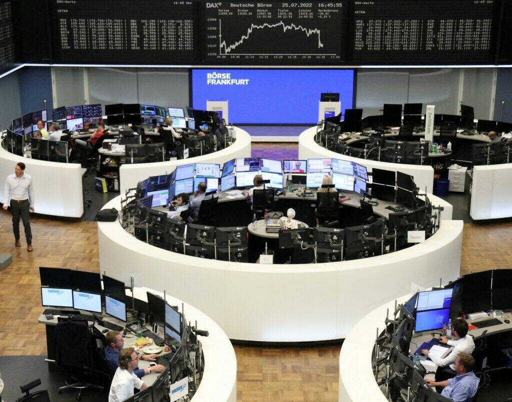 هبوط أسهم أوروبا بضغط من خفض التصنيف الائتماني لأمريكا
