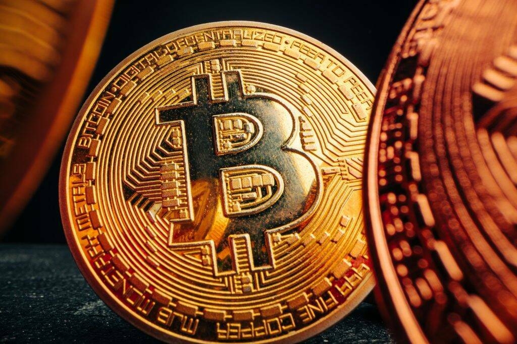 البيتكوين تتراجع 4% وسط قلق الأسواق من مواجهة أمريكية إيرانية
