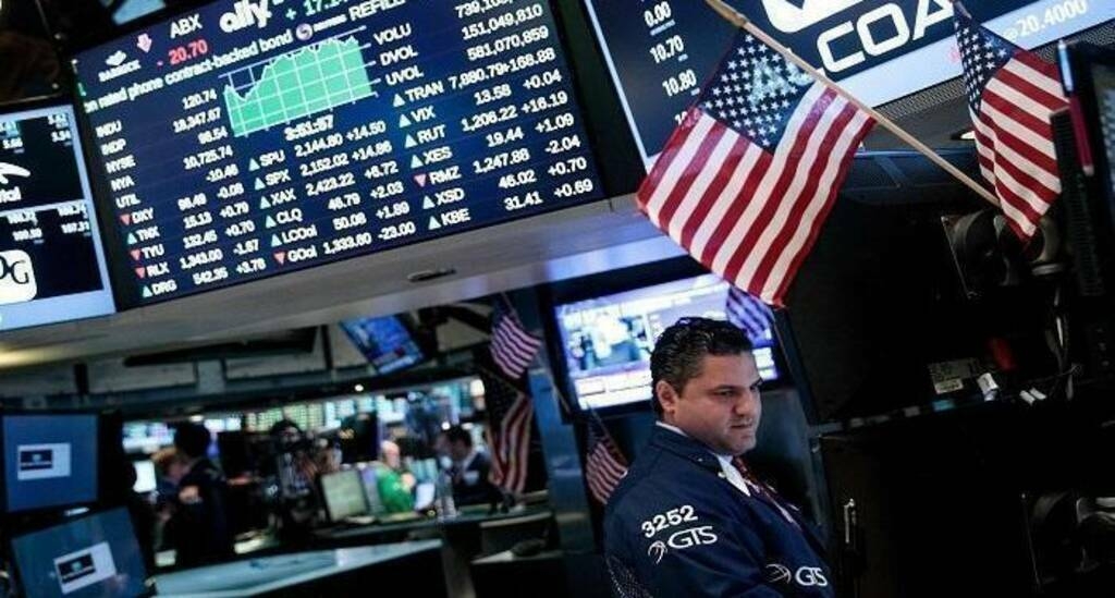 وول ستريت تغلق على ارتفاع بعد حكم بإعادة تعريفات ترامب الجمركية مؤقتًا