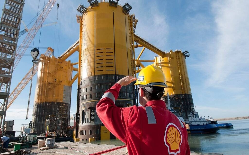 رغم تقارير إعلامية عن مفاوضات أولية.. شل تنفي وجود محادثات للاستحواذ على BP