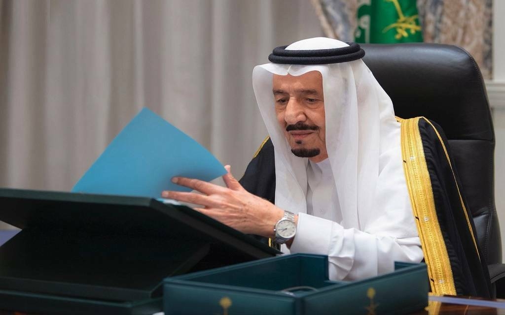 خادم الحرمين الشريفين يهنئ العالم بعيد الأضحى المبارك