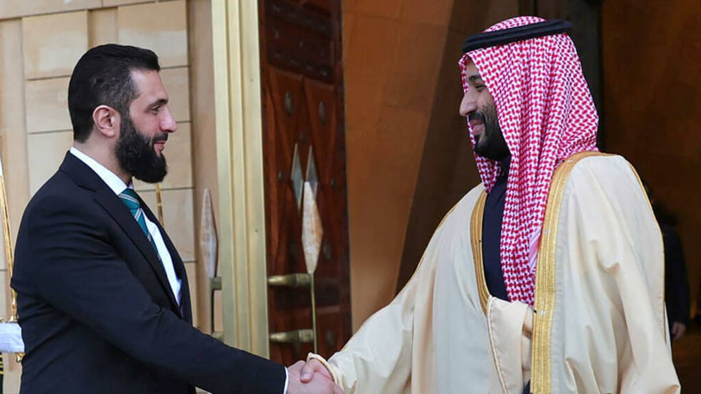ولي العهد والشرع يبحثان تعزيز التعاون الاقتصادي والاستثماري المشترك