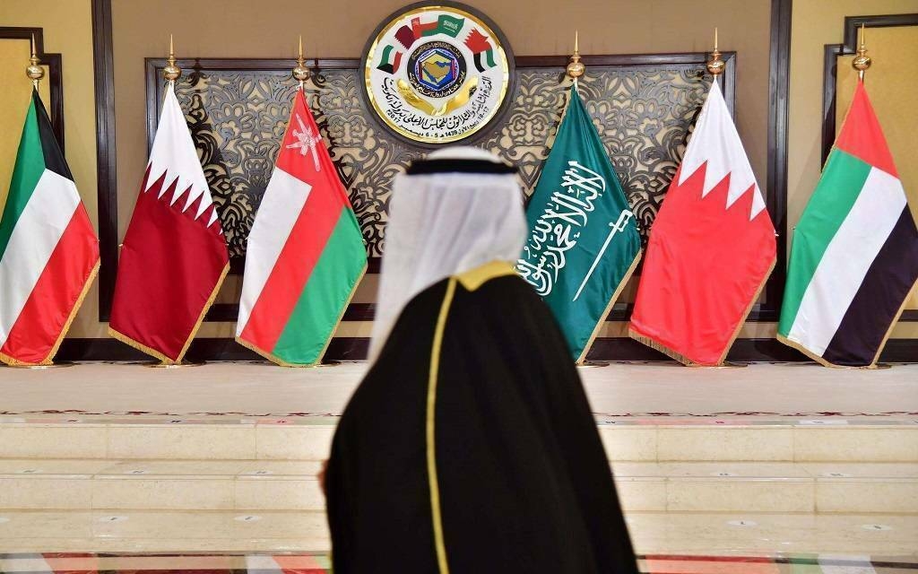 "إس آند بي": دول الخليج قادرة على احتواء تخارج 240 مليار دولار حال تصاعد الصراع