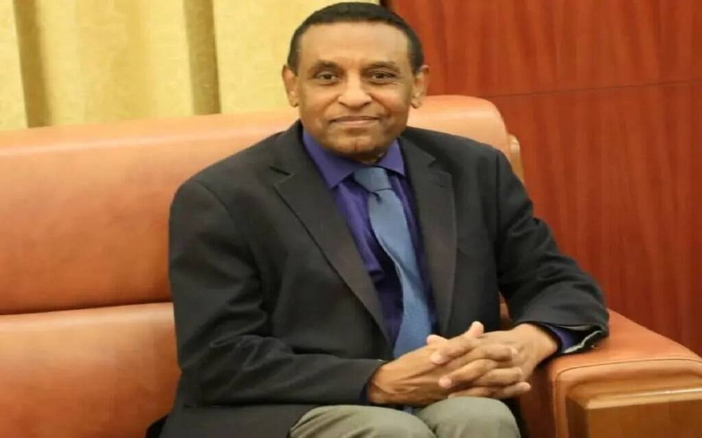 كامل إدريس.. من هو الدبلوماسي النوبي الذي يقود المرحلة الانتقالية في السودان؟