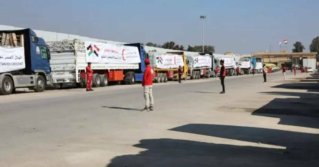 جيش الاحتلال يعلن إدخال 5 شاحنات مساعدات إلى غزة.. والأمم المتحدة: ما تم لا يكفي