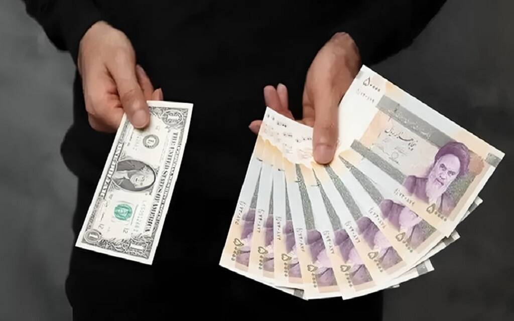 العملة الإيرانية تهوي 10% مقابل الدولار منذ بدء الهجمات الإسرائيلية