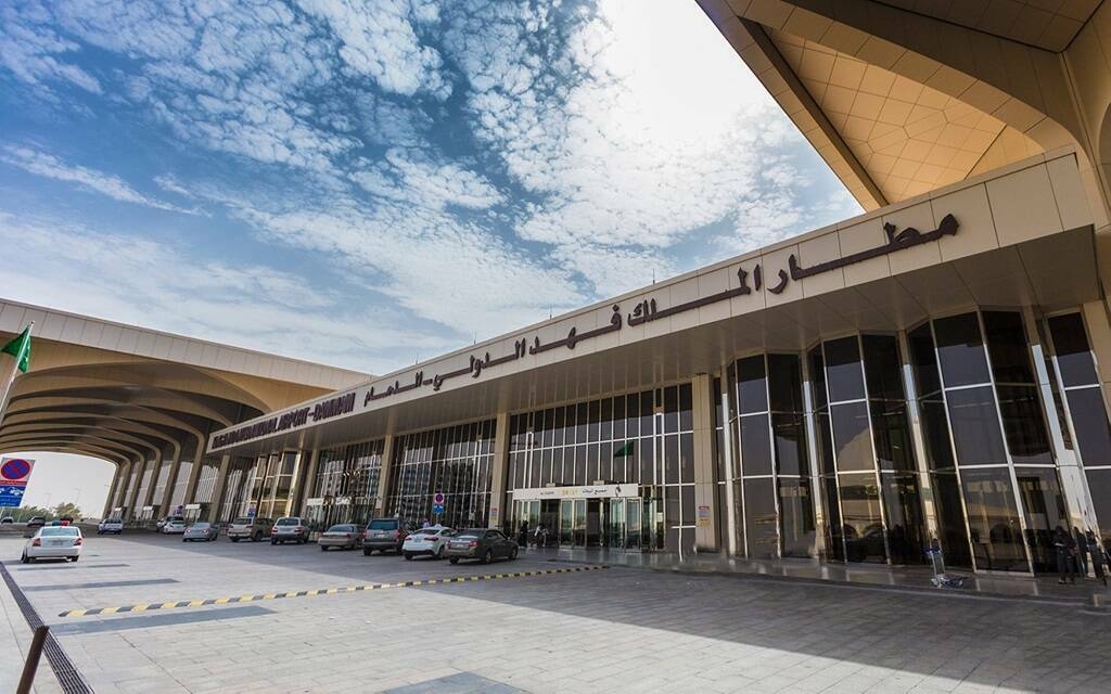 مطار الملك فهد الدولي يحقق المركز الأول بنسبة الالتزام بمعايير الأداء التشغيلي