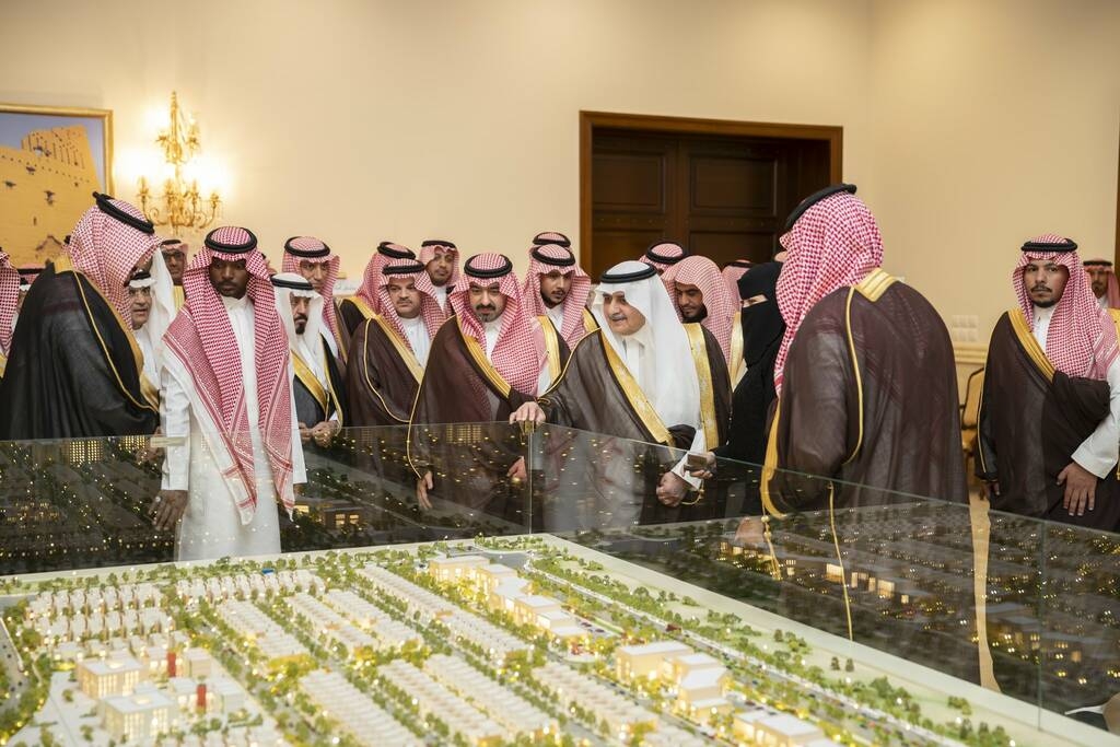 بأكثر من نصف مليار ريال.. أمير منطقة تبوك يطّلع على عدد من المشاريع