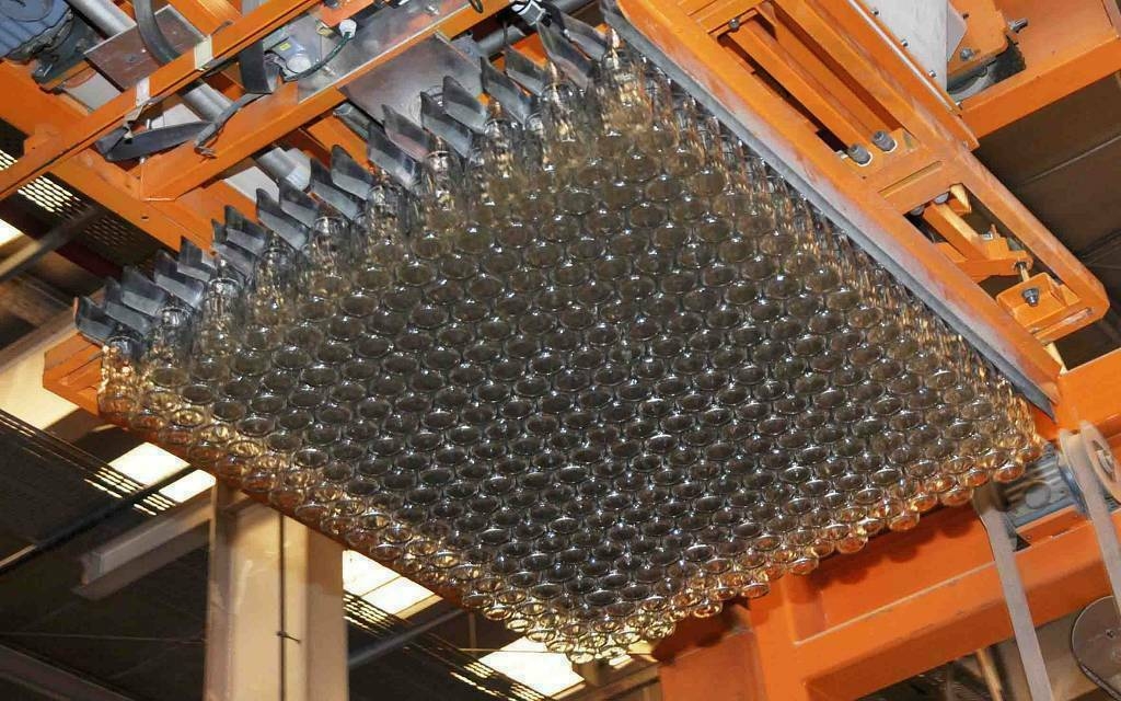 انخفاض أرباح "زجاج" 21% خلال الربع الأول من عام 2025