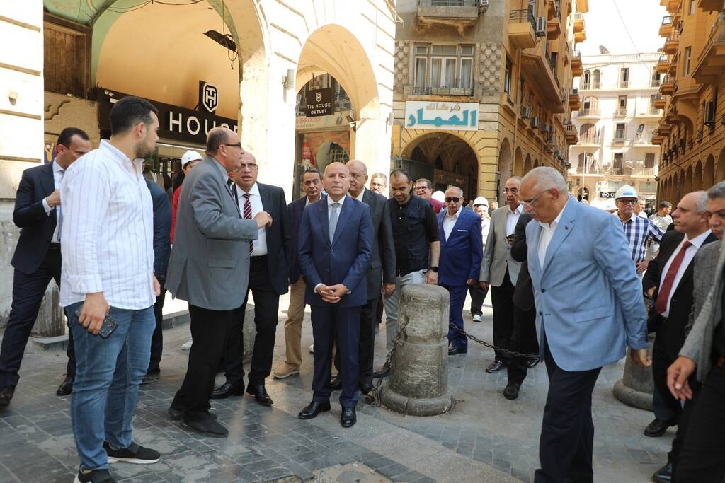 محافظ القاهرة يبحث مع شاغلي وسط البلد آليات الحفاظ على التراث واستدامة التطوير