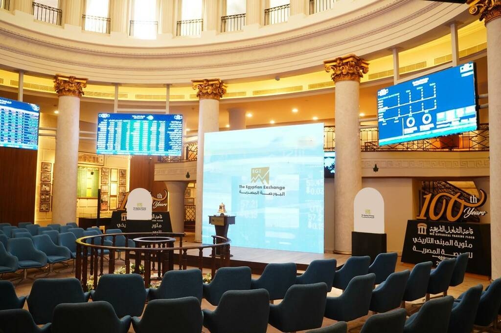 تراجع جماعي لمؤشرات بورصة مصر بالختام.. و"السوقي" يفقد 12.5 مليار جنيه