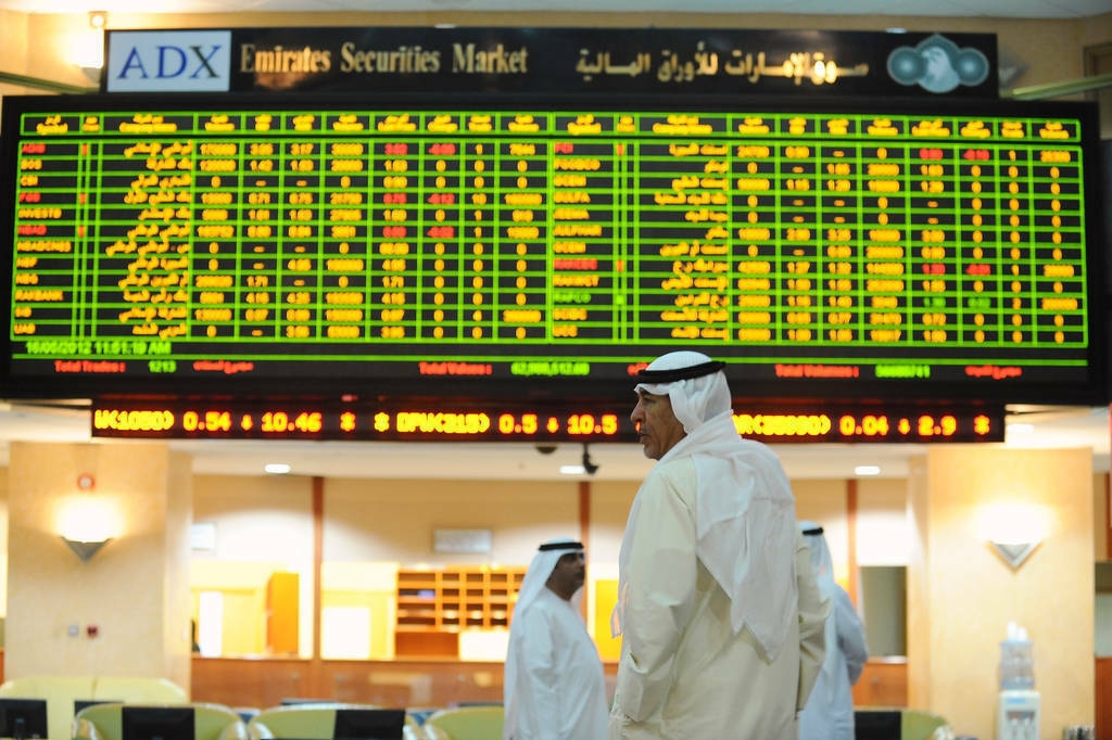 الأسهم الإماراتية تفقد 14 مليار درهم وسط تراجع جماعي للمؤشرات
