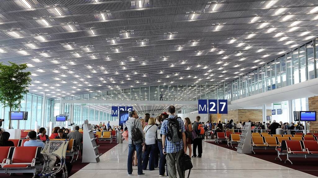 إضراب للمراقبين الجويين في فرنسا يعطل الرحلات الجوية لليوم الثاني