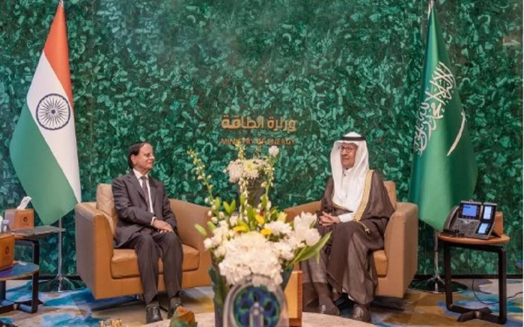 وزير الطاقة السعودي يبحث تعزيز التعاون الثنائي مع وفد هندي رفيع المستوى